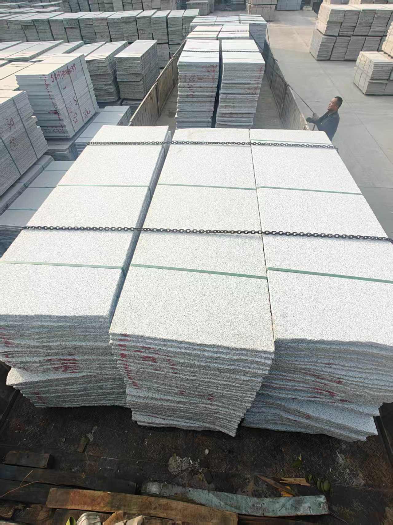 酒泉芝麻白毛板，石材毛板